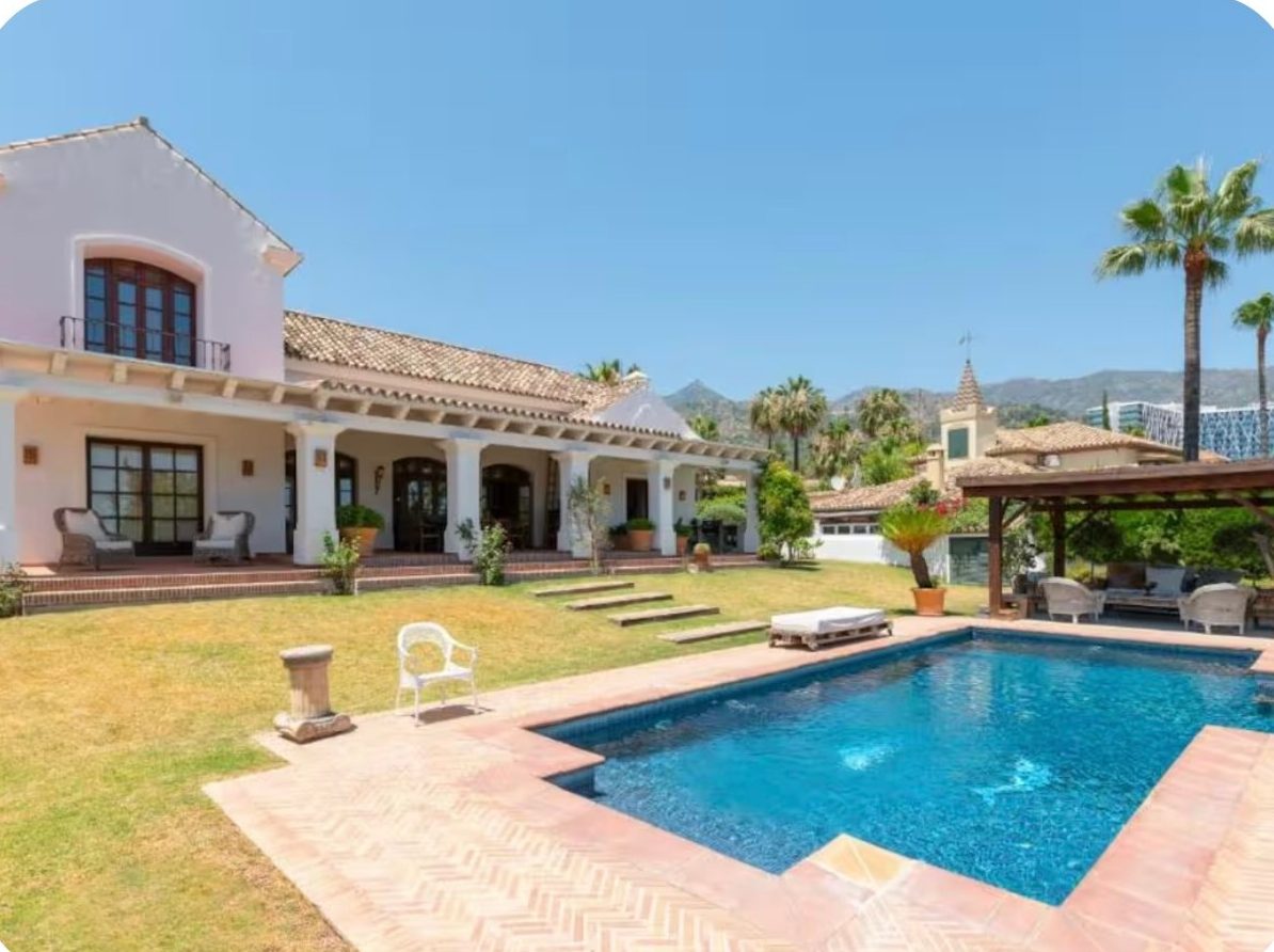 The retreat villa with its private pool, lawn and covered terrace in the Marbella hills